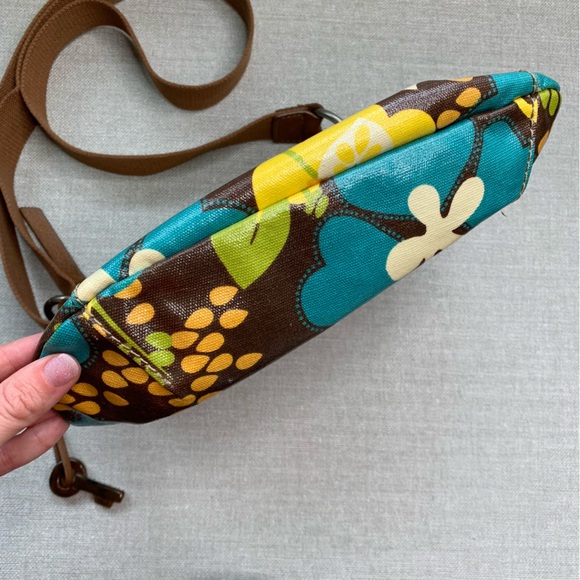 FOSSIL Oilcloth Crossbody Bag Purse Flower Blue Brown Tan Yellow Zipper Top - Picture 3 of 10